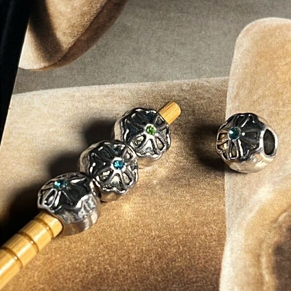 Charms 4pcs  - Picture 2 of 2